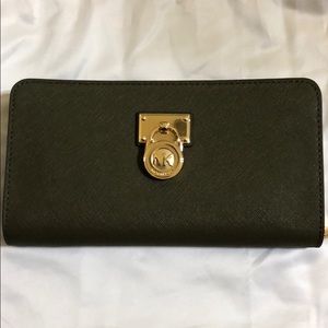 Micheal Kors ‘Hamilton Traveler’ wallet